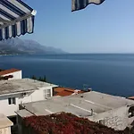 Apartamento With Parking Space Pisak, Omis - 5154