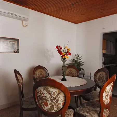 Apartamento With Parking Space Pisak, Omis - 5154 Mimice