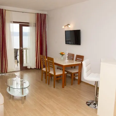 Διαμέρισμα With Parking Space Pisak, Omis - 5154 *